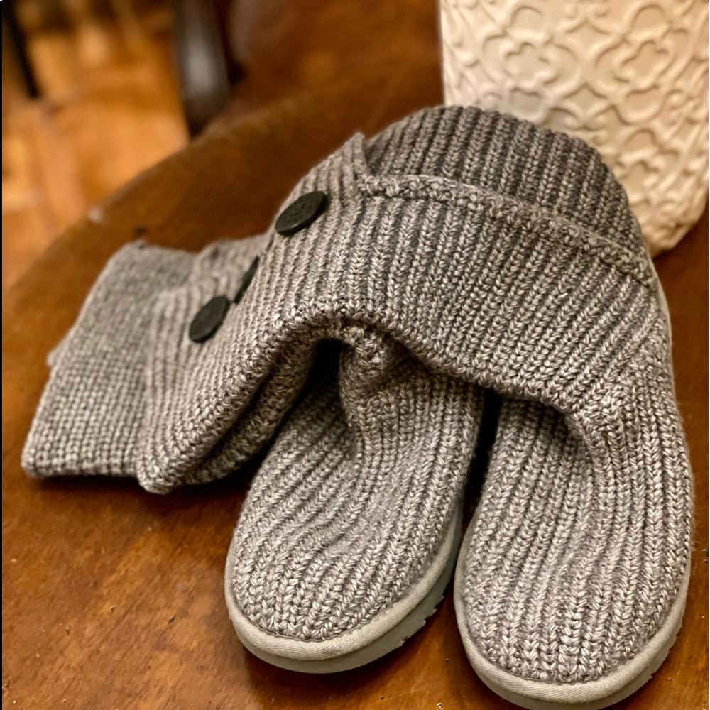 GREY  SWEATER UGG BOOTS SIZE 7! - Picture 10 of 12